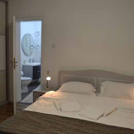 Victoria Plaza Two Bdr Apt Apartment Букурещ Екстериор снимка